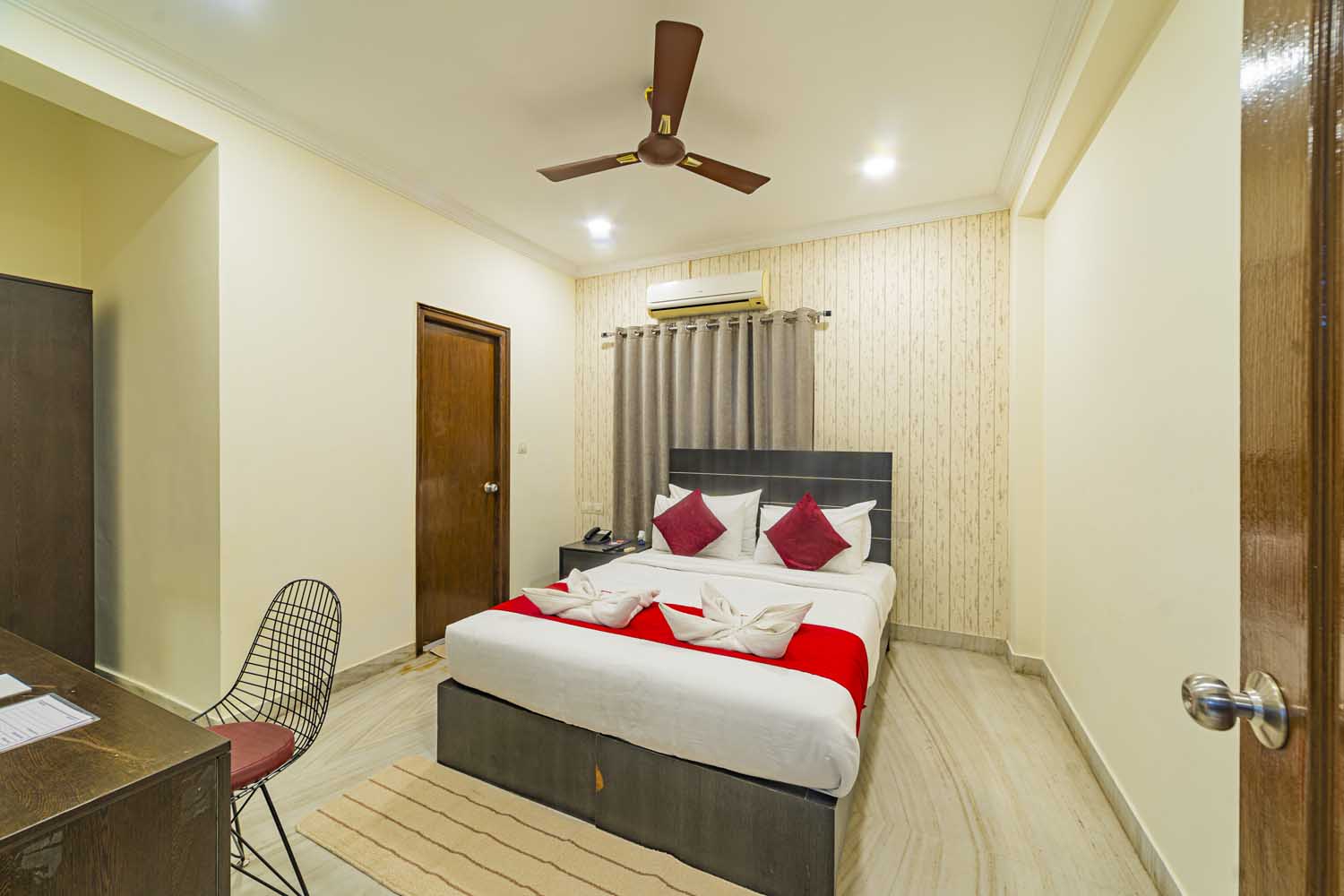 Standard Room thumbnail 11